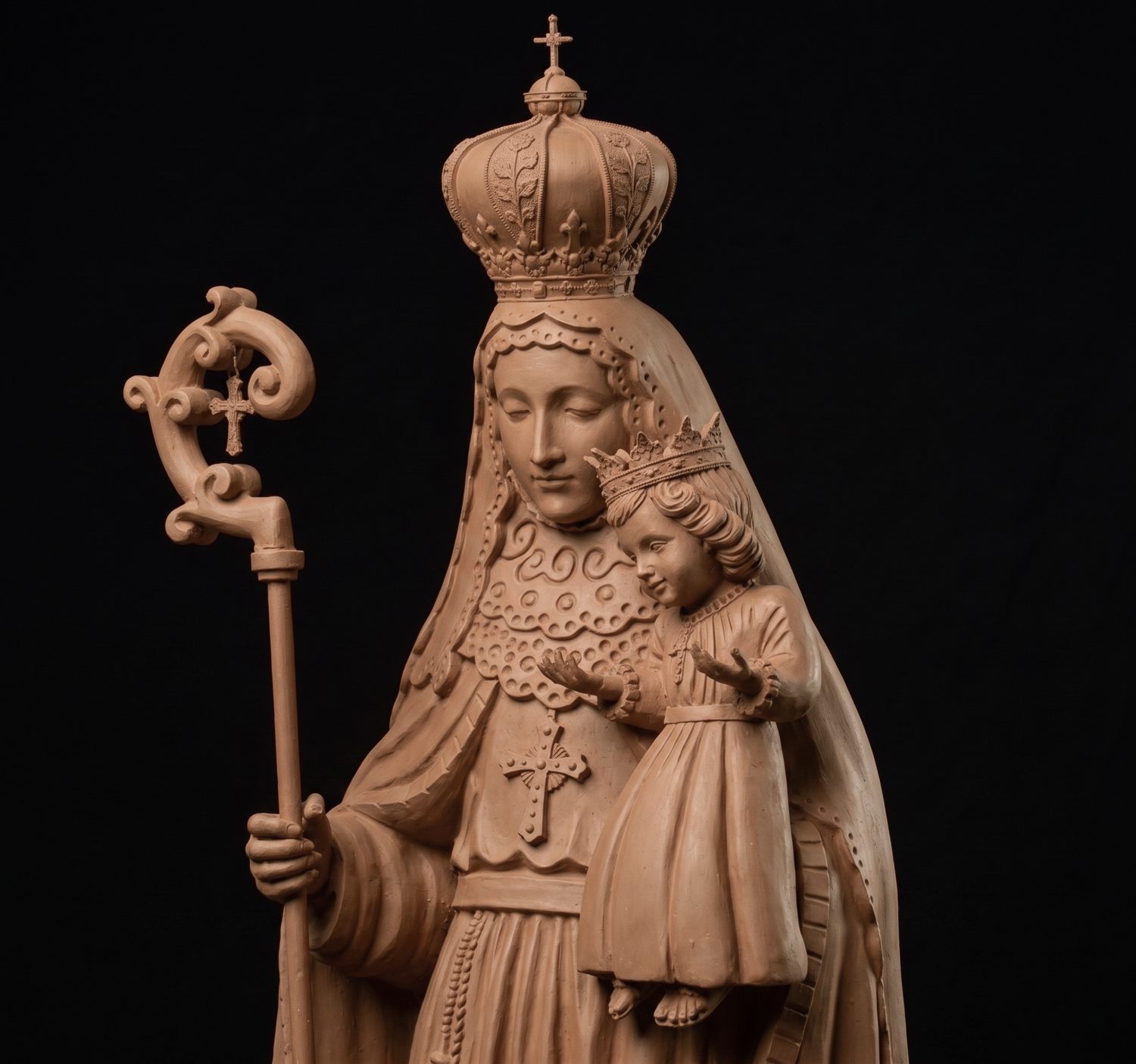 Virgen coronada con el Niño, escultura religiosa digital